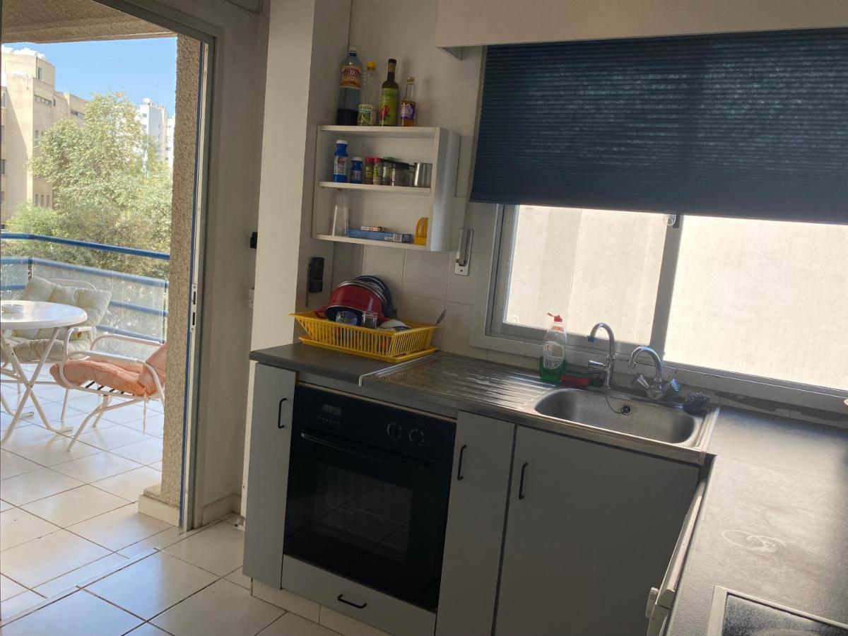 Private Room In A Shared Flat At Best Location Limassol Bagian luar foto