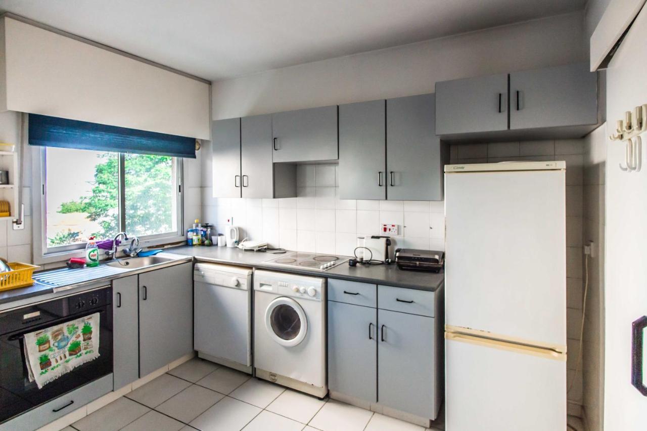 Private Room In A Shared Flat At Best Location Limassol Bagian luar foto