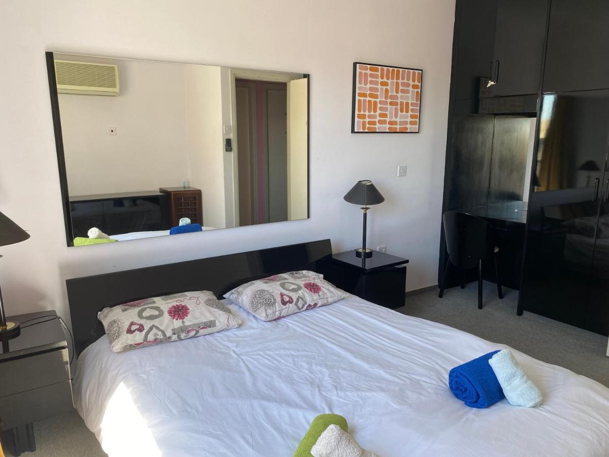 Private Room In A Shared Flat At Best Location Limassol Bagian luar foto