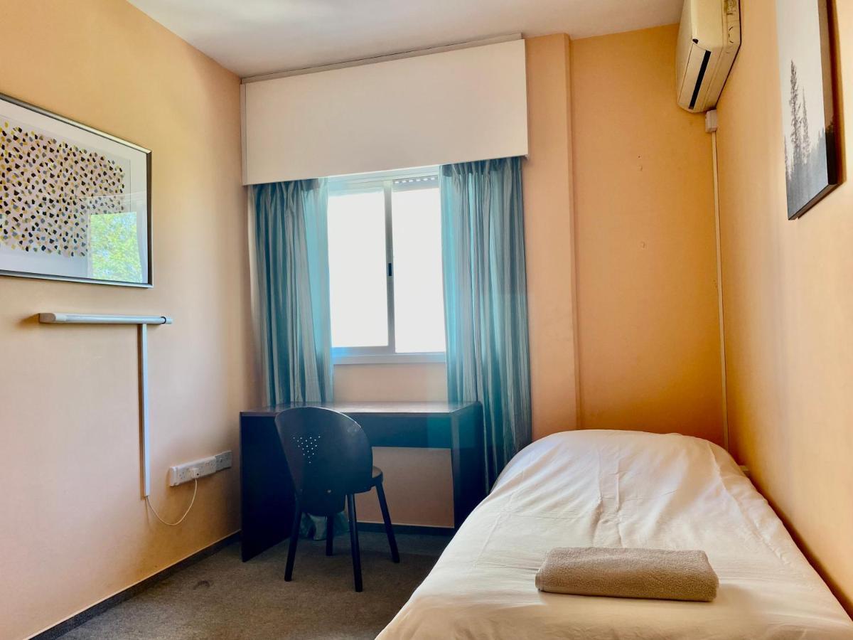 Private Room In A Shared Flat At Best Location Limassol Bagian luar foto