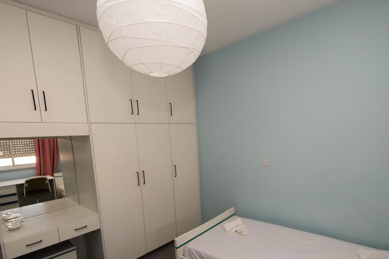 Private Room In A Shared Flat At Best Location Limassol Bagian luar foto