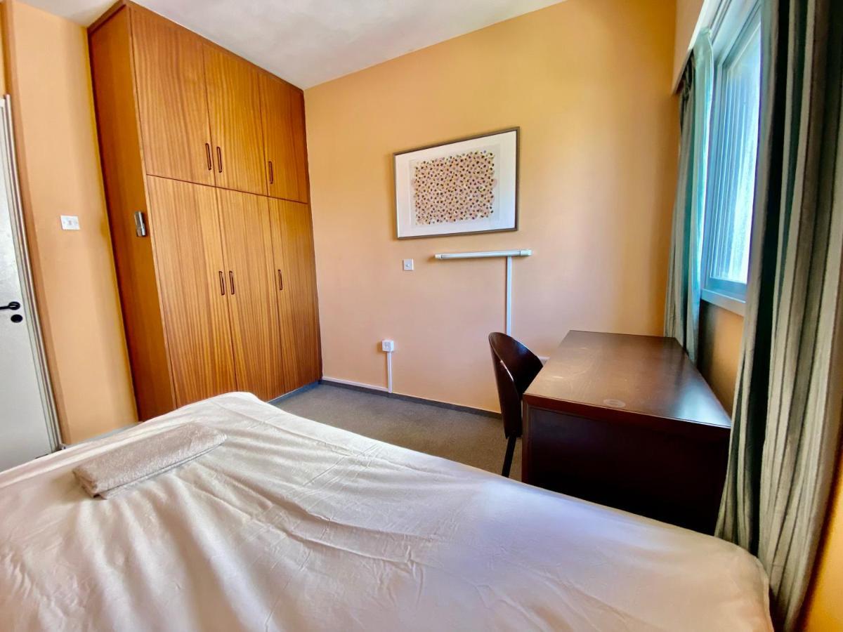 Private Room In A Shared Flat At Best Location Limassol Bagian luar foto