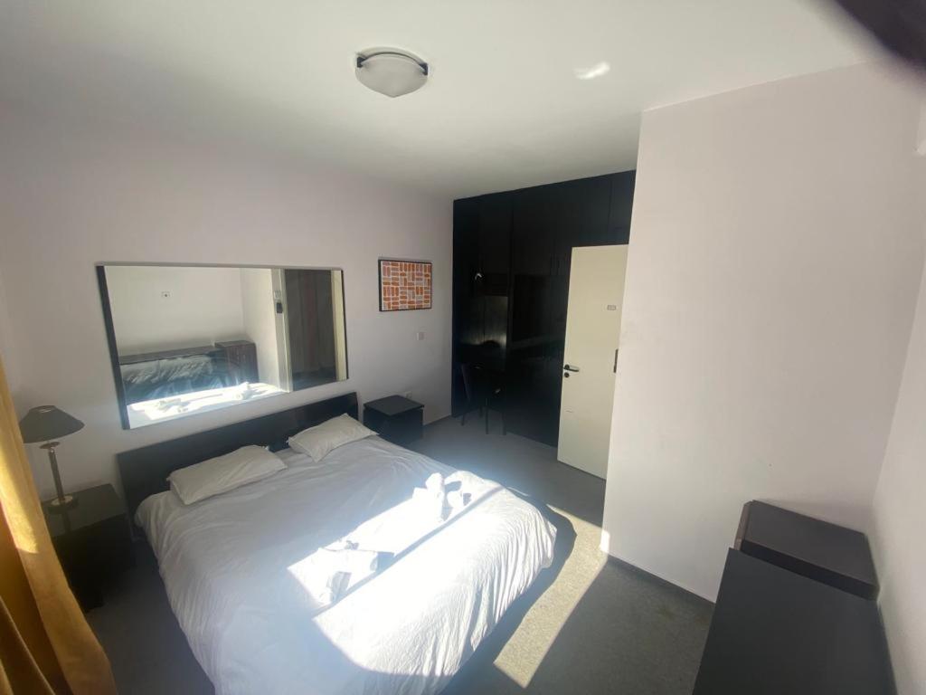 Private Room In A Shared Flat At Best Location Limassol Bagian luar foto