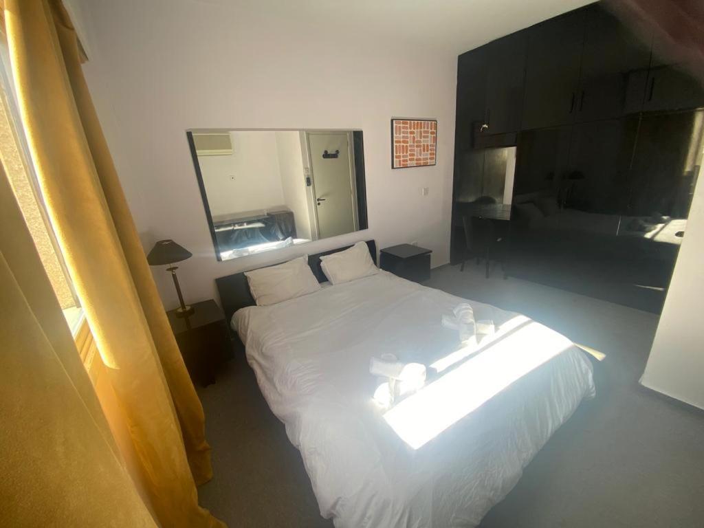Private Room In A Shared Flat At Best Location Limassol Bagian luar foto