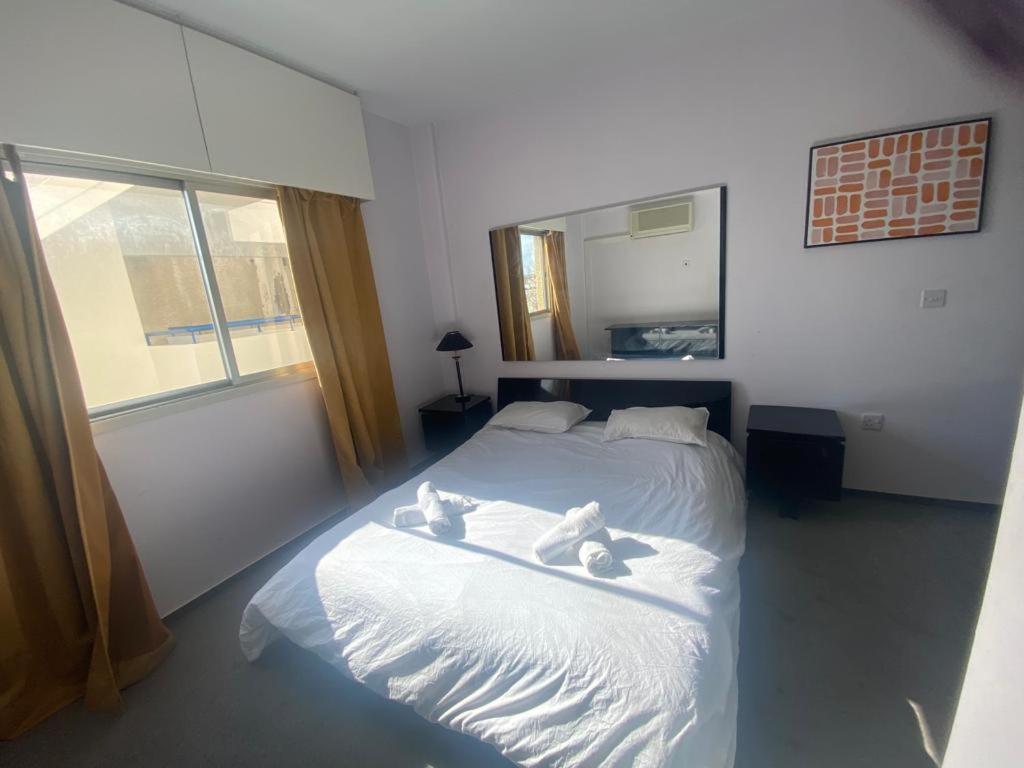 Private Room In A Shared Flat At Best Location Limassol Bagian luar foto